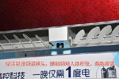 美女暴力拆解 揭开空调室外机的秘密