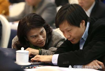 董明珠的大金手机:奇葩开机画面、强制员工使用、三代长得像红米